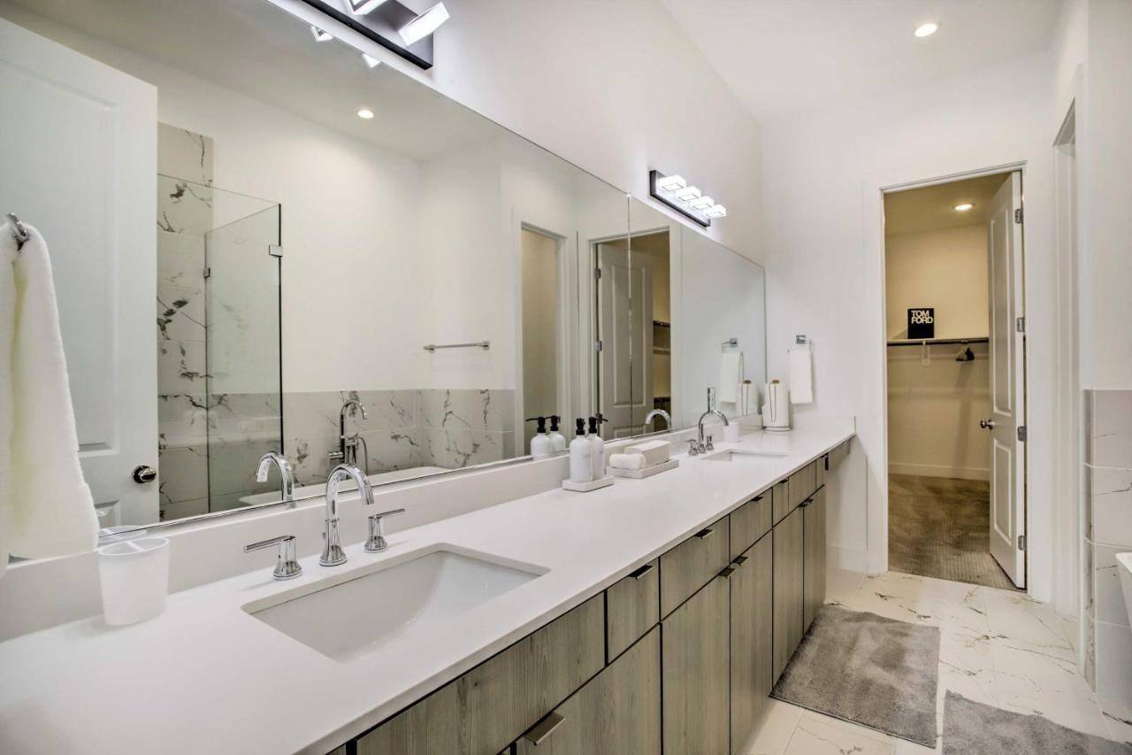 Newly-Built Luxury Galleria Area Townhome! هيوستن المظهر الخارجي الصورة